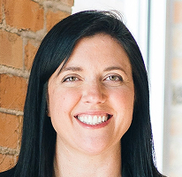 Porträt von Sophie Hartwell, Leiterin des Kundenbetreuungs-Teams im Service-Bereich